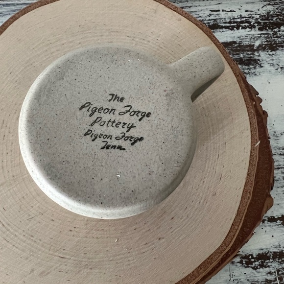 ✨SOLD✨ Vintage PIGEON FORGE POTTERY Lovebirds Birds Art Coffee Cup Mug - Picture 2 of 6